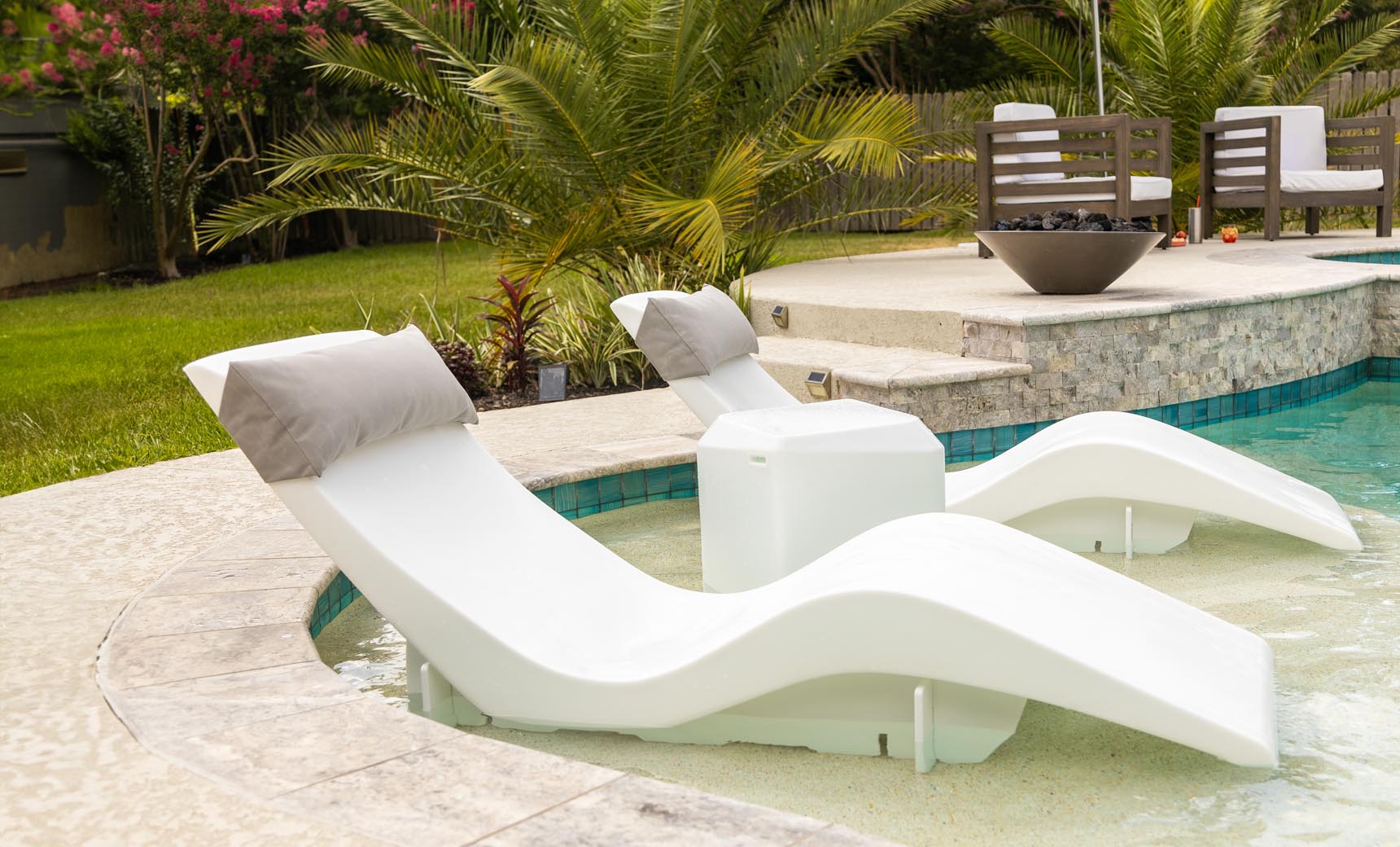 Pool lounge best sale chairs in water