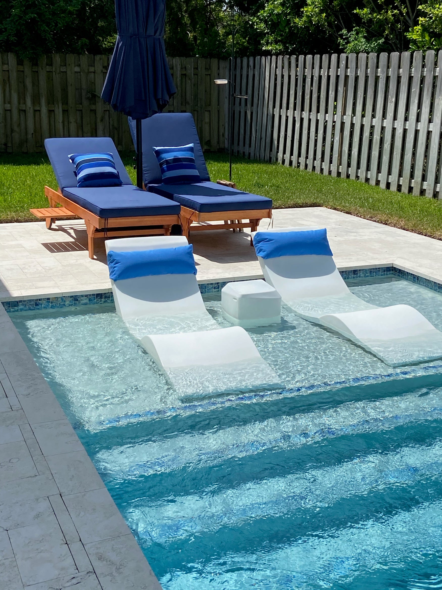In Pool Chaise Lounger: Durable & Stylish | Aqua Outdoors